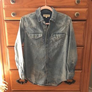 XS Madewell Jean Snap Shirt - Very Versatile!
